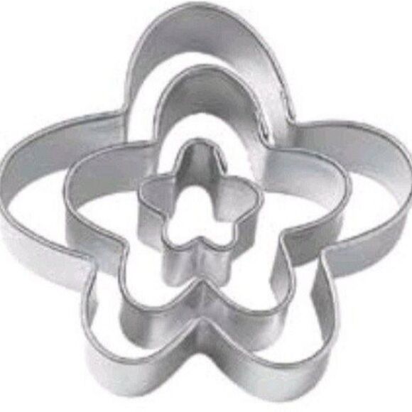 Wilton Flowers Fondant Cut Out 3 Piece Set - Picture 3 of 3